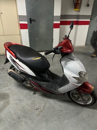 Yamaha Jog RR Roja y Blanca