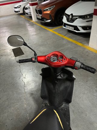 Yamaha Jog RR Roja y Blanca