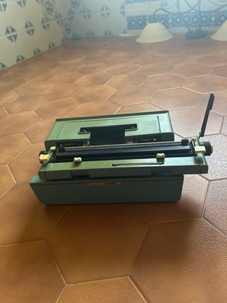 Máquina de escribir Olivetti Studio 46
