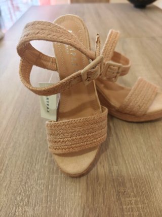 Sandalias cuña beige talla 38 a estrenar