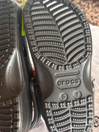 Crocs negros sin usar con etiqueta