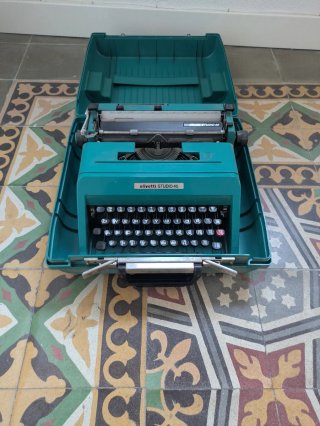 Máquina de escribir Olivetti Studio 45