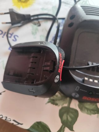 Cargador Bosch + 2 Baterías 14.4V