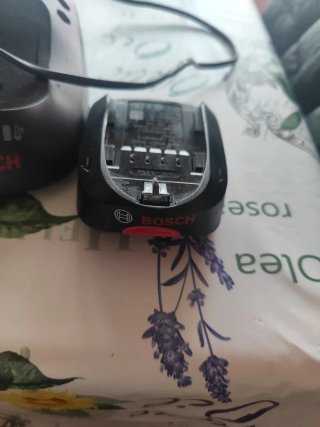 Cargador Bosch + 2 Baterías 14.4V