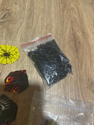 Accesorios para dardos: plumas y puntas