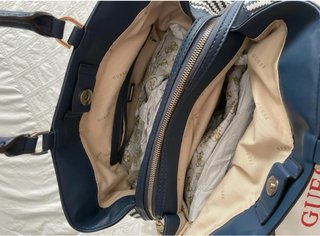 Bolso Guess Piel Trenzada Azul Marino y Blanco