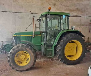 Tractor doble tracción John Deere 6010.