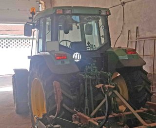 Tractor doble tracción John Deere 6010.