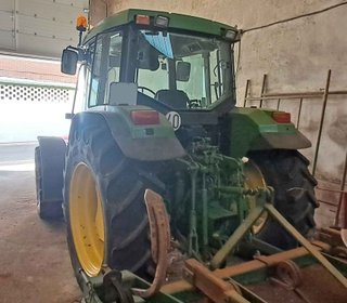 Tractor doble tracción John Deere 6010.