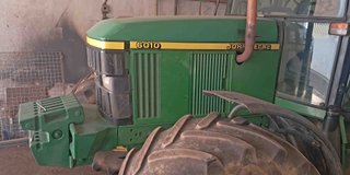 Tractor doble tracción John Deere 6010.
