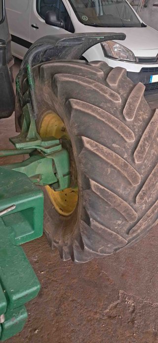 Tractor doble tracción John Deere 6010.