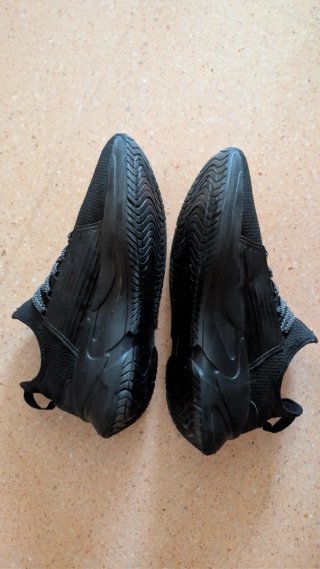 Zapatillas deportivas Puma Negras y Rojas