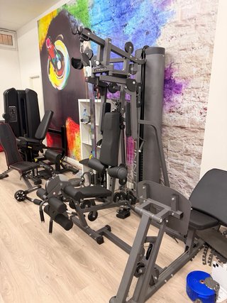 Gimnasio completo.