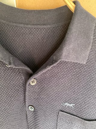 Polo de estructura azul