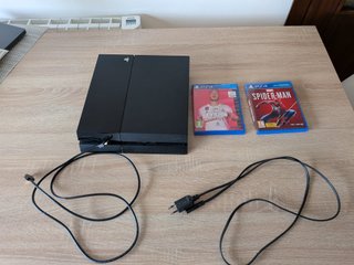 PS4 (PlayStation 4) Negra + Juegos