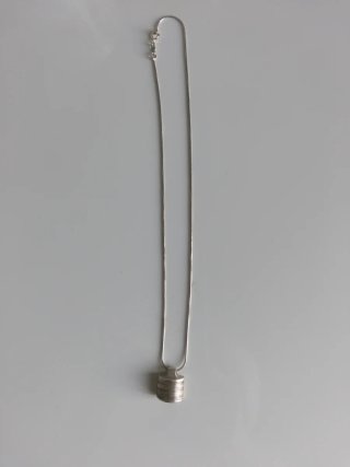 Colgante plateado con cadena