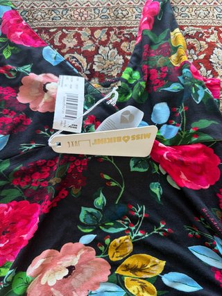 Vestido Miss Bikini Luxe floral asimétrico