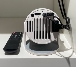 Proyector Blanco y Negro con Mando
