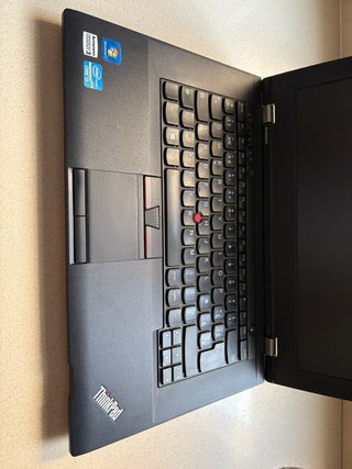 Portátil Lenovo ThinkPad i3 8GB RAM 128GB SSD