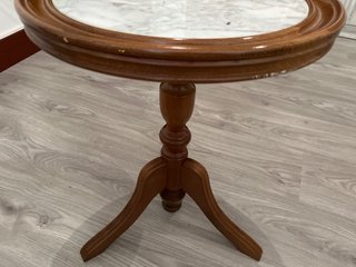 Mesa auxiliar 50 Alto x 32 Base Mármol