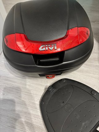 Baúl Givi Negro