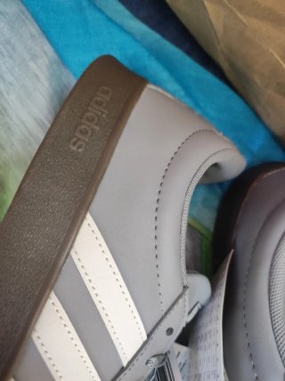 Zapatillas Adidas sportwear, casual vintage, nueva
