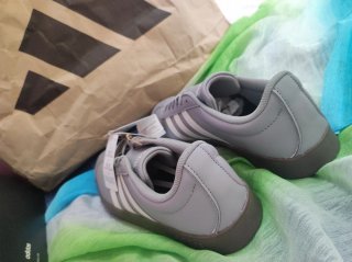 Zapatillas Adidas sportwear, casual vintage, nueva