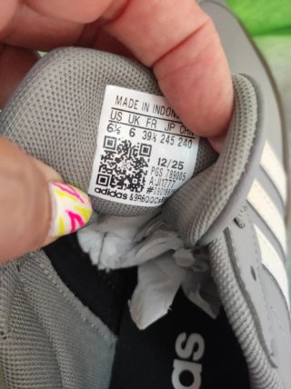 Zapatillas Adidas sportwear, casual vintage, nueva