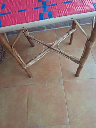 Tavolo ausiliario in rattan e plastica anni '60