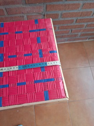 Tavolo ausiliario in rattan e plastica anni '60