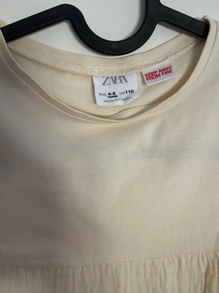 Camiseta niña Zara beige talla 4-5 años