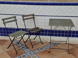Conjunto mesa y 2 sillas plegables madera