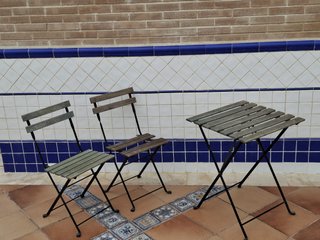 Conjunto mesa y 2 sillas plegables madera