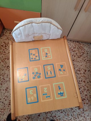 Trona de madera para bebé