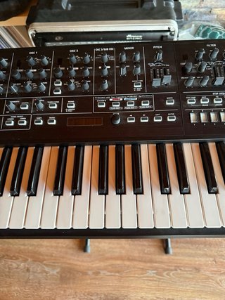 Roland System 8 Sintetizador
