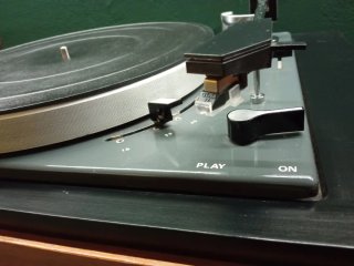 Tocadiscos Lenco B-52 de Suiza