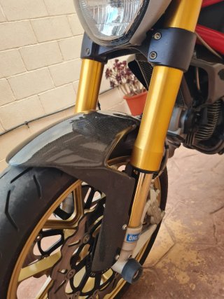 Ducati Monster 696 ABS Roja y Dorada