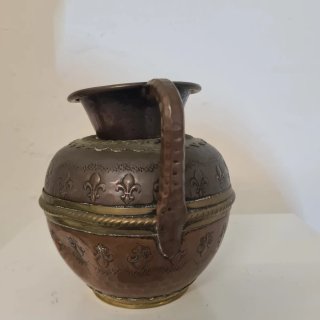 Antico vaso in ottone e rame cesellato