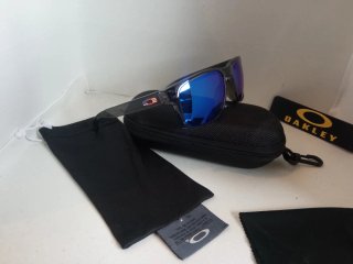 Gafas Oakley grises transparentes y azules