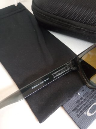 Gafas Oakley grises transparentes y azules