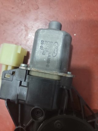 Motor elevalunas Ford Fiesta delantero izquierdo