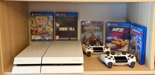 PS4 Blanca 500GB  + 2 Mandos Originales