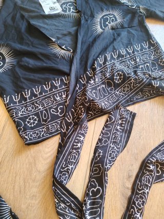 Blusa manga murciélago con estampado Om