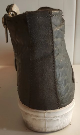 Scarpe Sneakers Alte Grigie e Bianche