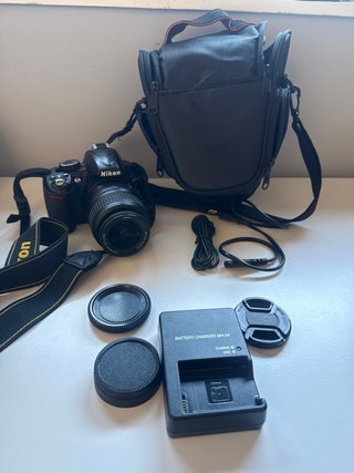 Nikon D3100 + Objetivo 18-55mm + Bolsa