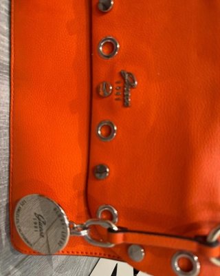 Bolso Guess Naranja con Ojetes