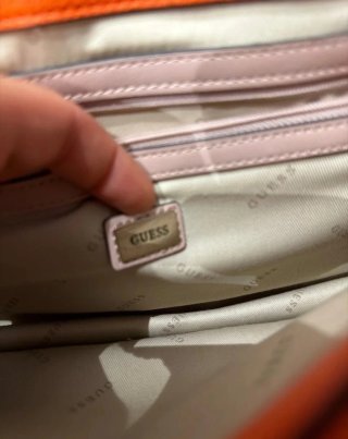 Bolso Guess Naranja con Ojetes