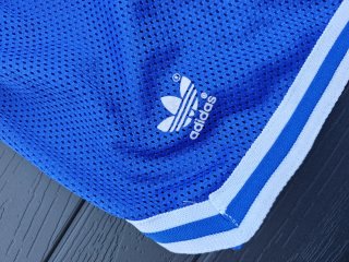 Pantaloneta Adidas Baloncesto Azul y Blanco