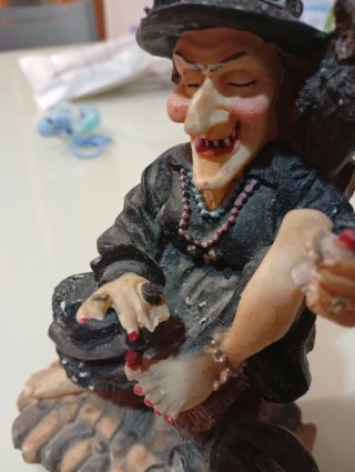 Figura Bruja Resina