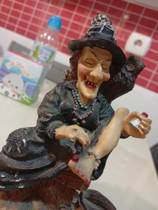 Figura Bruja Resina